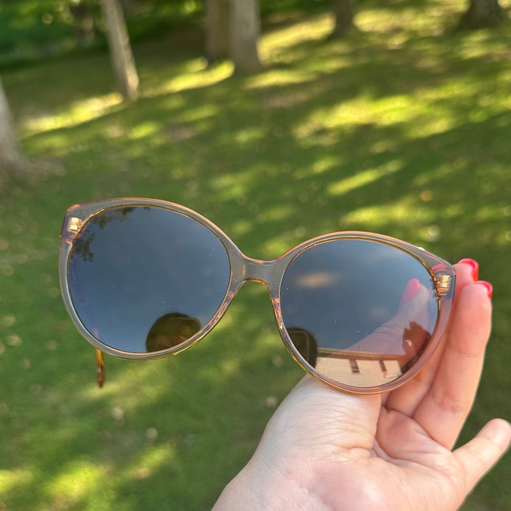 Fendi FE40029U Sunglasses - Picture 9 of 16